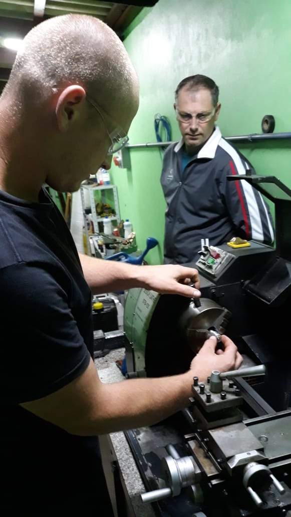 OPERADOR TORNO CNC 